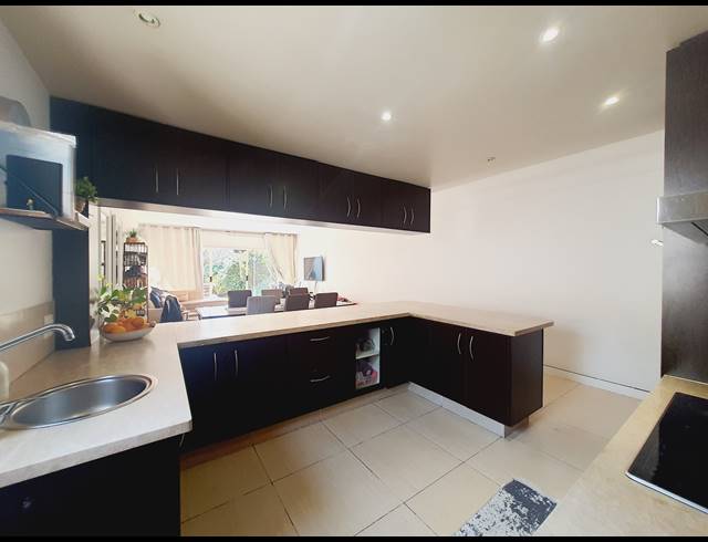 3 BEDROOM APARTMENT FOR SALE IN OAKLANDS